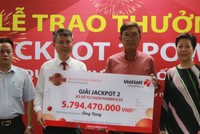 Khách hàng đầu tiên nhận giải phụ độc đắc Power 6/55