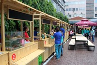 Phố hàng rong Bách Tùng Diệp sáng nay. Ảnh: Duy Trần.