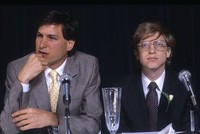 Steve Jobs và Bill Gates tại New York năm 1985. Ảnh: Mac History