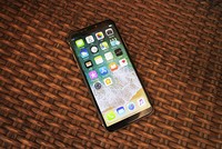 Phone X nhái có ngoại hình và giao diện khá giống iPhone X.