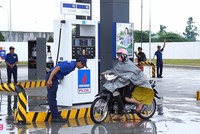 Cây xăng "cúi chào" đầu tiên của Idemitsu Kosan mở tại Hà Nội. Ảnh: Hoàng Hiệp.