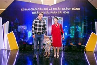 Cặp song sinh Rivera Park: Người bàn giao căn hộ - Kẻ gấp rút hoàn thiện