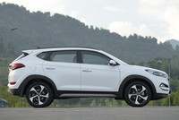 Giá xe đang là câu hỏi khiến khách hàng hoang mang.