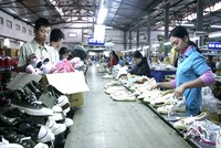 Từ thương hiệu đình đám, Giầy Thượng Đình thu hẹp hoạt động về những thị trường nhỏ hơn với một phân khúc khách hàng an toàn.