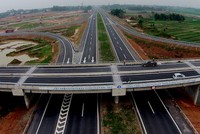 Hôm nay Chính phủ trình Quốc hội chủ trương xây dựng một số đoạn đường bộ cao tốc trên tuyến Bắc - Nam phía Đông giai đoạn 2017-2020. Ảnh: C.T.V