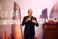 Kiến trúc sư Chris Bosse, Giám đốc điều hành Lava Asia Pacific.