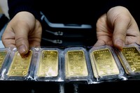 Giá vàng hôm nay (3/4): Thế giới leo cao, trong nước tăng vọt