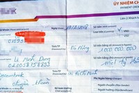 Hóa đơn chuyển tiền 1 tỉ đồng của chị Y đã gửi theo yêu cầu của các đối tượng
Ảnh: Nguyễn Tú.