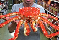 Chân cua hoàng đế dài hơn nửa mét giá vài triệu đồng một bộ