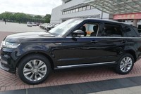 T900 tại Trung Quốc, copy kiểu dáng của Ranger Rover Sport.