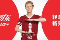 Poster quảng cáo một sản phẩm mới của Coca-Cola tại Trung Quốc. Ảnh: CNN