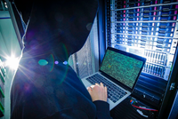 Trung Quốc bị tố cấy chip để xâm nhập các công ty và các tổ chức quan trọng của Mỹ. Ảnh: Fortune