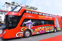 Tuyến buýt hai tầng thí điểm là loại xe mui trần, sức chứa 80 người và giá thành khoảng 6 tỷ đồng/xe. Ảnh: Giang Huy.