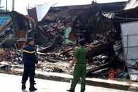 Các ki-ốt bị cháy rụi. Ảnh: Nguyệt Triều.