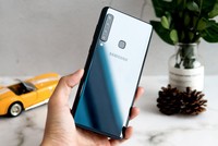 Điện thoại bốn camera sau của Samsung có giá 12,5 triệu đồng