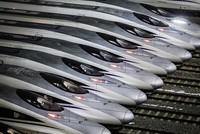 Các đoàn tàu viên đạn có thể chạy qua tuyến đường sắt dưới nước ở tốc độ tối đa 250 km/h. Ảnh: CNN.