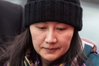 Giám đốc tài chính Huawei Mạnh Vãn Chu sau khi được tòa án Canada cho tại ngoại. Ảnh: AFP.