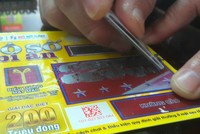 Mẫu vé số cào biết ngay kết quả sắp được Xổ số kiến thiết TP HCM triển khai. Ảnh: Phương Đông.