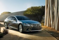 Lexus LS500 2019 công bố giá bán từ hơn 7 tỷ đồng tại Việt Nam. 
