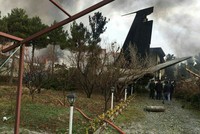 Hiện trường vụ rơi máy bay Boeing 707 ở ngoại ô Tehran hôm nay. Ảnh: Twitter.