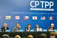 Bộ trưởng các nước thành viên CPTPP trả lời câu hỏi trong cuộc họp báo Santiago vào tháng 3/2018. Ảnh: Kyodo.