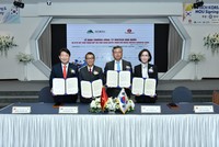 Đại diện VinTech và VinFast, Chính quyền thành phố Daegu, Khu kinh tế Tự do Daegu Gyeongbuk và Công ty AJINEXTEK đã ký biên bản ghi nhớ cùng hợp tác trên cơ sở tin cậy lẫn nhau để phát triển kinh tế khu vực và thúc đẩy kinh doanh.