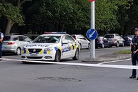 Cảnh sát phong tỏa hiện trường vụ xả súng tại một nhà thờ Hồi giáo ở thành phố Christchurch, New Zealand hôm nay. Ảnh: AFP.
