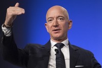 Jeff Bezos - ông chủ đại gia bán lẻ Amazon. Ảnh: AFP.