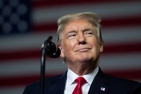 Tổng thống Trump trong một cuộc gặp người ủng hộ năm 2018. Ảnh: AFP.