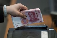 NDT có thể chạm ngưỡng tâm lý 7 NDT đổi 1 USD nếu không có tiến triển mới trên bàn đàm phán Mỹ - Trung. Ảnh: Bloomberg.