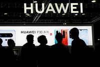Huawei đòi tiền bản quyền Verizon có thể là bước đi liên quan tới chính trị. Ảnh: Reuters.