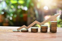 Thị trường tài chính 24h: Cổ phiếu vua chói sáng