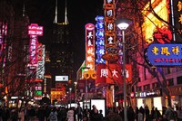 Ban đêm ở trung tâm thành phố Thượng Hải. Ảnh: Internet