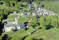 Những ngôi nhà đổ nát bỏ hoang ở Monti Scìaga. Ảnh: Internet