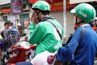 Hà Nội muốn cấp thẻ cho người điều khiển xe máy tham gia vận chuyển khách và hàng hoá. Ảnh: Giang Huy.