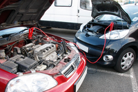 Cách câu bình ắc-quy khi xe chết máy