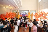 Cư dân Imperia Sky Garden làm thủ tục “check in” tham dự sự kiện.