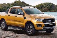 Triton - Ranger - Hilux: chọn xe bán tải nào giá gần 900 triệu