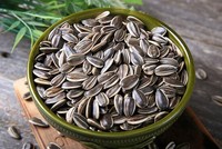 Ăn hạt hướng dương rất tốt cho sức khỏe, chứa nhiều vitamin và khoáng chất bổ dưỡng. Ảnh: Times of India