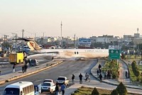 Máy bay tại Iran  trượt vào đường cao tốc