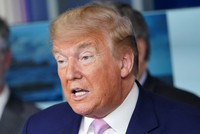 Tổng thống Trump trong cuộc họp báo tại Nhà Trắng hôm 1/4. Ảnh: AFP.