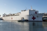 Tàu bệnh viện USNS Mercy cập cảng Los Angeles hôm 27/3. Ảnh: US Navy.