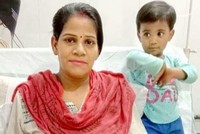 Preeti Verma cùng con gái đầu và hai con song sinh. Ảnh: EPS.