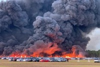 Đám cháy tại Florida thiêu rụi hàng nghìn ôtô. Ảnh: Charlotte County Sheriff’s Office.