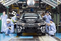 Ô tô sản xuất hoặc lắp ráp trong nước được giảm 50% lệ phí trước bạ.