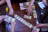Giá vàng hôm nay ngày 25/8: Giá vàng trong nước giảm hơn 300.000 đồng/lượng