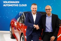 CEO Herbert Volkswagen Diess (trasi0 và CEO Microsoft Satya Nadella. (Ảnh: Reuters).