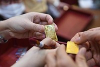 Giá vàng hôm nay ngày 23/2: Giá vàng tăng vọt, vẫn cao hơn giá thế giới 5,5 triệu đồng/lượng