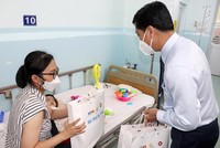 Sacombank đóng góp thêm 2 tỷ đồng giúp trẻ em ung thư khó khăn có cơ hội chữa lành