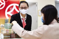 Doanh thu từ bảo hiểm của ngân hàng giảm mạnh trong năm qua do những lùm xùm liên quan bancassurance. Ảnh: Đ.T.